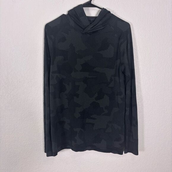 Lululemon Men's Black Camo Print Hooded Long Sleeve Workout Top Size Small - Picture 1 of 8